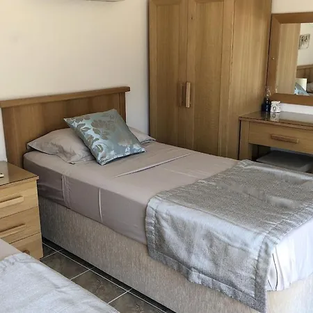 Kirmizi Lale, Private Pool, Gardens, Very Close To Town - No Need For Taxi *