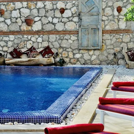 Kirmizi Lale, Private Pool, Gardens, Very Close To Town - No Need For Taxi Kaş