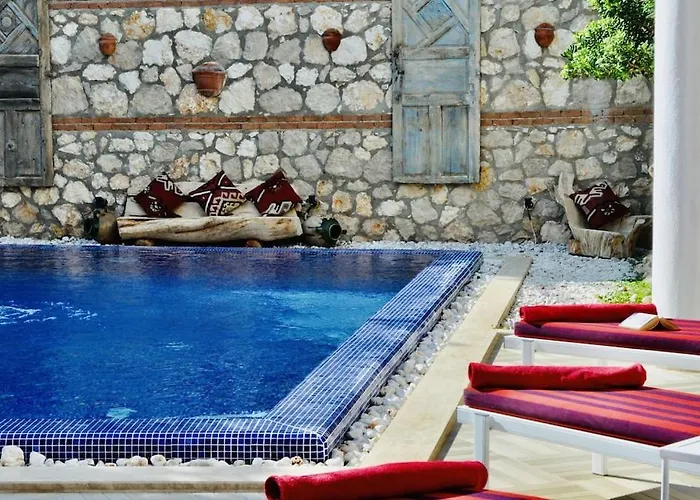 Kirmizi Lale, Private Pool, Gardens, Very Close To Town - No Need For Taxi Kas
