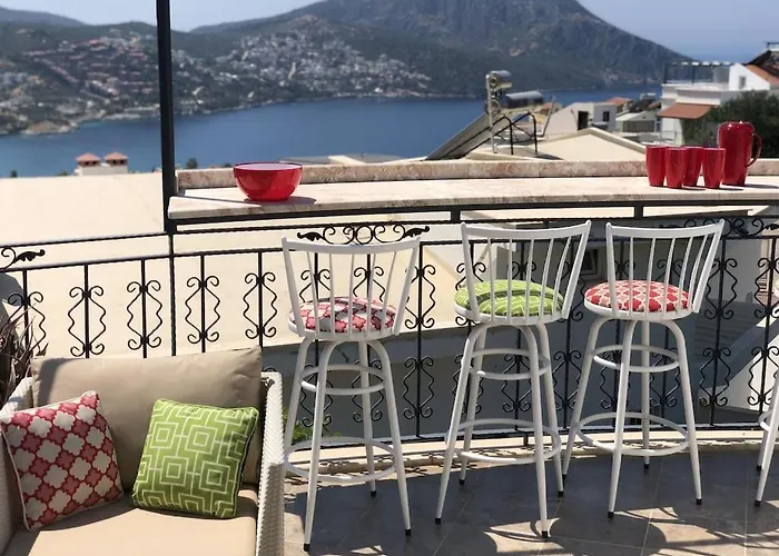 Villa Kirmizi Lale, Private Pool, Gardens, Very Close To Town - No Need For Taxi *