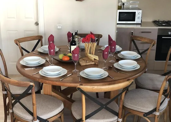 Villa Kirmizi Lale, Private Pool, Gardens, Very Close To Town - No Need For Taxi