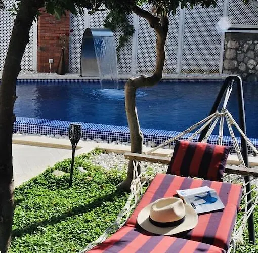 Villa Kirmizi Lale, Private Pool, Gardens, Very Close To Town - No Need For Taxi *