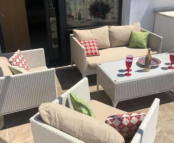 Villa Kirmizi Lale, Private Pool, Gardens, Very Close To Town - No Need For Taxi Kas