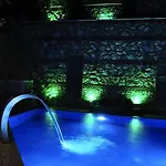 Villa Kirmizi Lale, Private Pool, Gardens, Very Close To Town - No Need For Taxi *