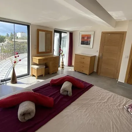 Kirmizi Lale, Private Pool, Gardens, Very Close To Town - No Need For Taxi Vila *