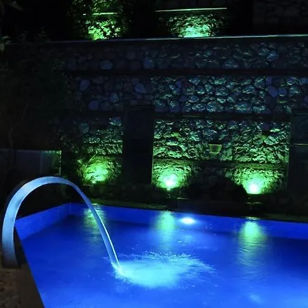 Villa Kirmizi Lale, Private Pool, Gardens, Very Close To Town - No Need For Taxi *