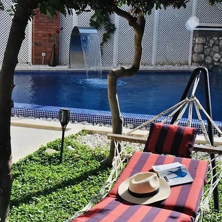 Villa Kirmizi Lale, Private Pool, Gardens, Very Close To Town - No Need For Taxi *