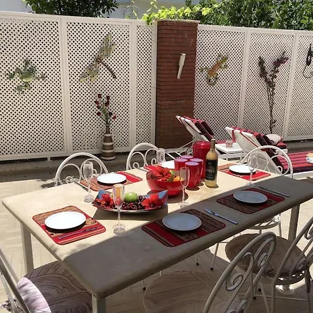 Kirmizi Lale, Private Pool, Gardens, Very Close To Town - No Need For Taxi Vila *