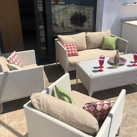 Vila Kirmizi Lale, Private Pool, Gardens, Very Close To Town - No Need For Taxi Kaş