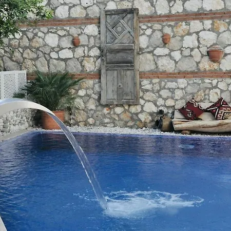 Villa Kirmizi Lale, Private Pool, Gardens, Very Close To Town - No Need For Taxi