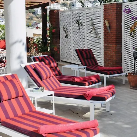 Kirmizi Lale, Private Pool, Gardens, Very Close To Town - No Need For Taxi Vila Kaş