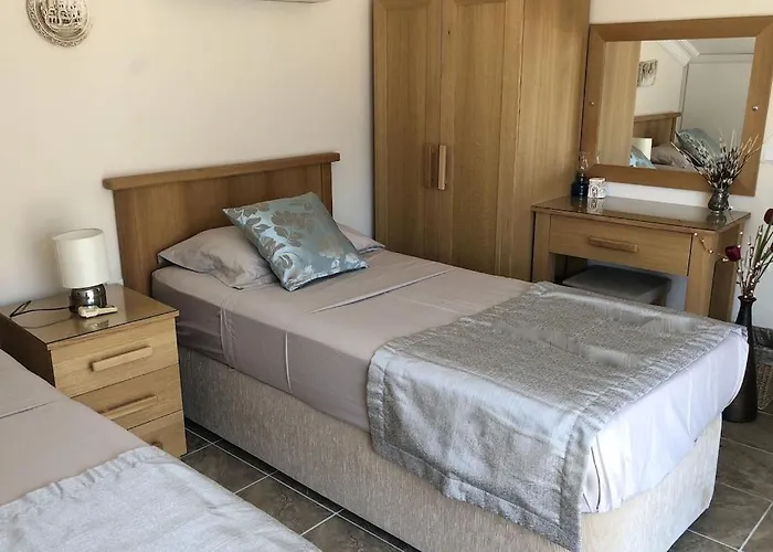 Kirmizi Lale, Private Pool, Gardens, Very Close To Town - No Need For Taxi *