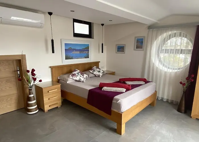 Villa Kirmizi Lale, Private Pool, Gardens, Very Close To Town - No Need For Taxi Kas