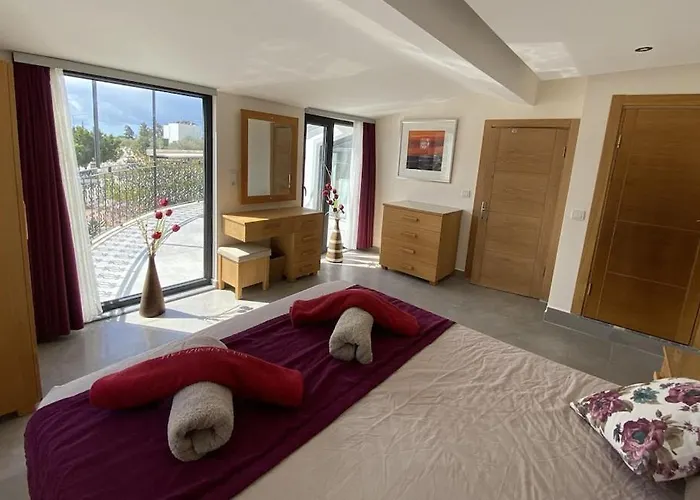 Kirmizi Lale, Private Pool, Gardens, Very Close To Town - No Need For Taxi Villa *