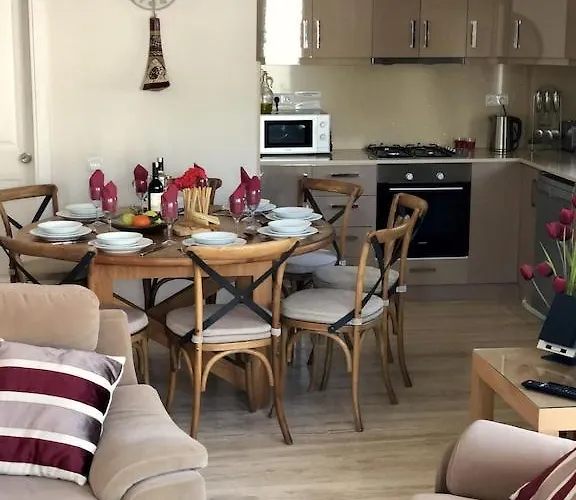 Kirmizi Lale, Private Pool, Gardens, Very Close To Town - No Need For Taxi Kas