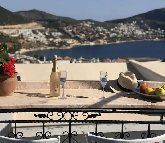 Kirmizi Lale, Private Pool, Gardens, Very Close To Town - No Need For Taxi