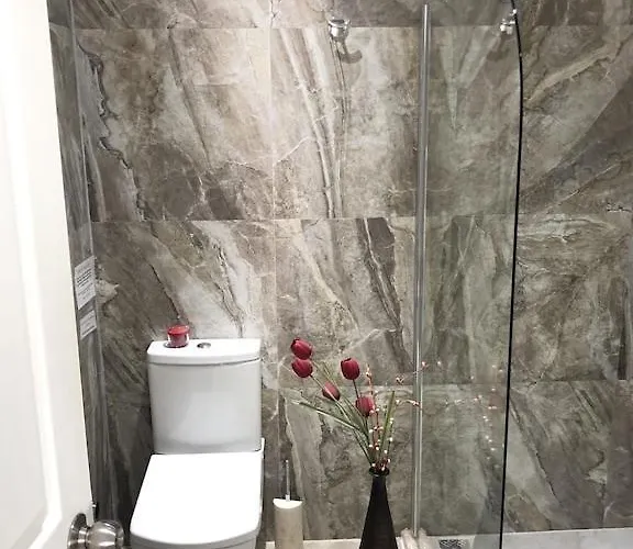 Kirmizi Lale, Private Pool, Gardens, Very Close To Town - No Need For Taxi *