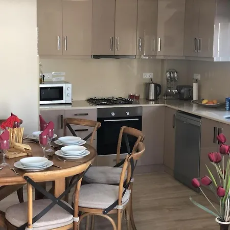 Kirmizi Lale, Private Pool, Gardens, Very Close To Town - No Need For Taxi