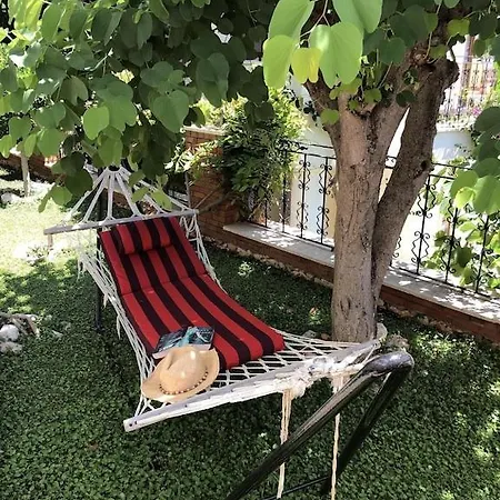 Villa Kirmizi Lale, Private Pool, Gardens, Very Close To Town - No Need For Taxi