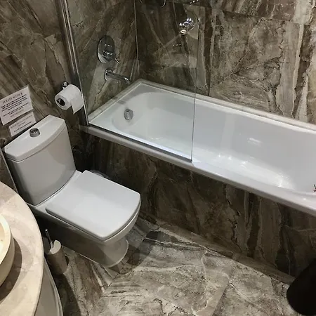 Kirmizi Lale, Private Pool, Gardens, Very Close To Town - No Need For Taxi *