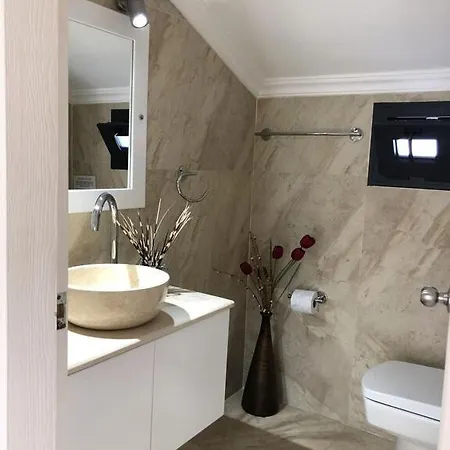Villa Kirmizi Lale, Private Pool, Gardens, Very Close To Town - No Need For Taxi Kaş