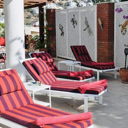 Kirmizi Lale, Private Pool, Gardens, Very Close To Town - No Need For Taxi 别墅 卡斯