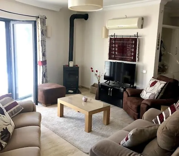 Kirmizi Lale, Private Pool, Gardens, Very Close To Town - No Need For Taxi