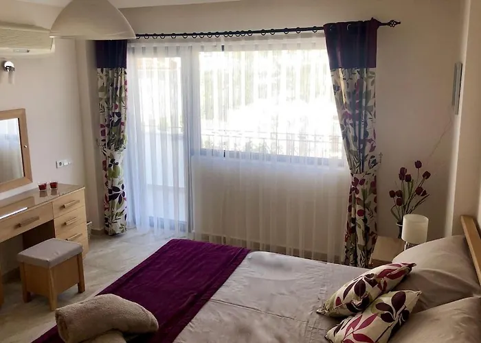 Kirmizi Lale, Private Pool, Gardens, Very Close To Town - No Need For Taxi 别墅 卡斯