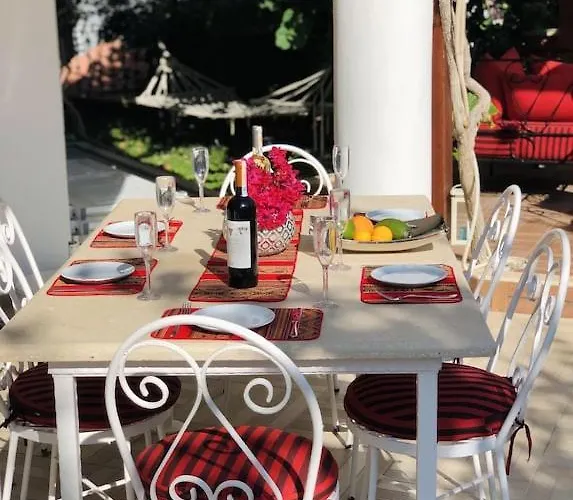 Kirmizi Lale, Private Pool, Gardens, Very Close To Town - No Need For Taxi 别墅 卡斯