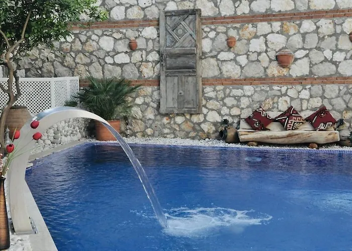 别墅 Kirmizi Lale, Private Pool, Gardens, Very Close To Town - No Need For Taxi